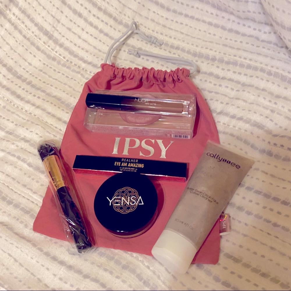 Oct. Ipsy Glam Bag Plus lot of 4